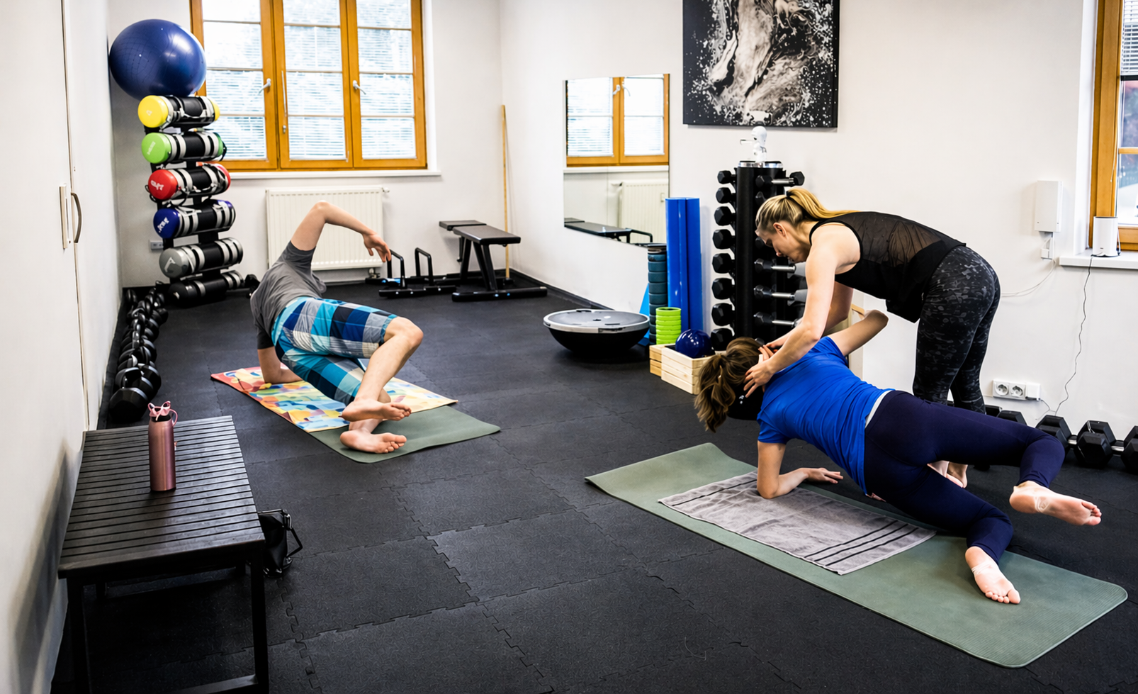 Fyzioterapeut při vedení lekce FyzioFitness
